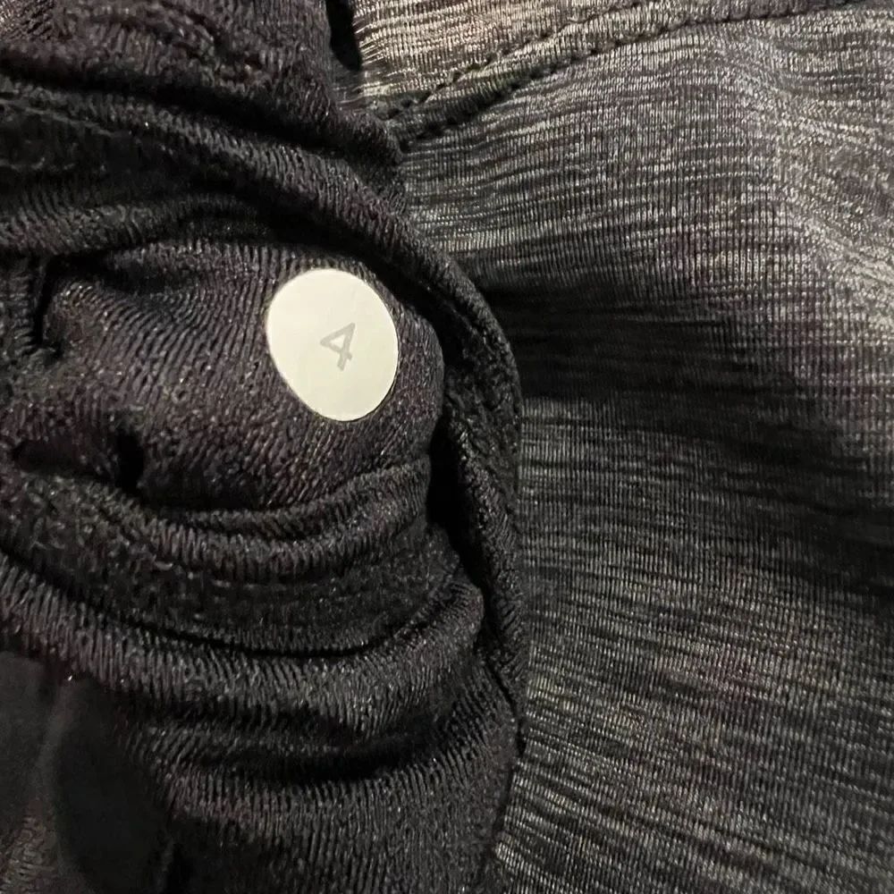 Lululemon Run In The Sun Pullover Size 4 - Picture 7 of 7